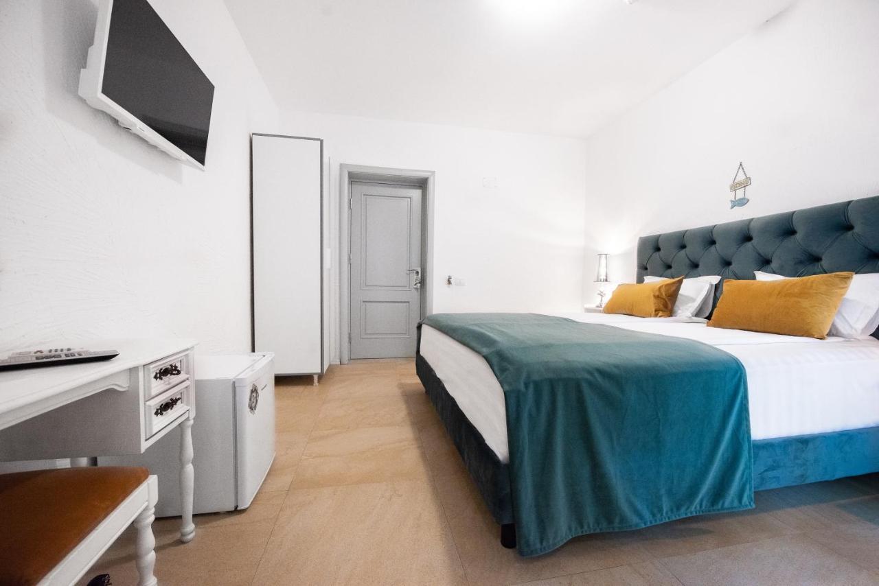 Hotel Artelier Vama Veche Esterno foto