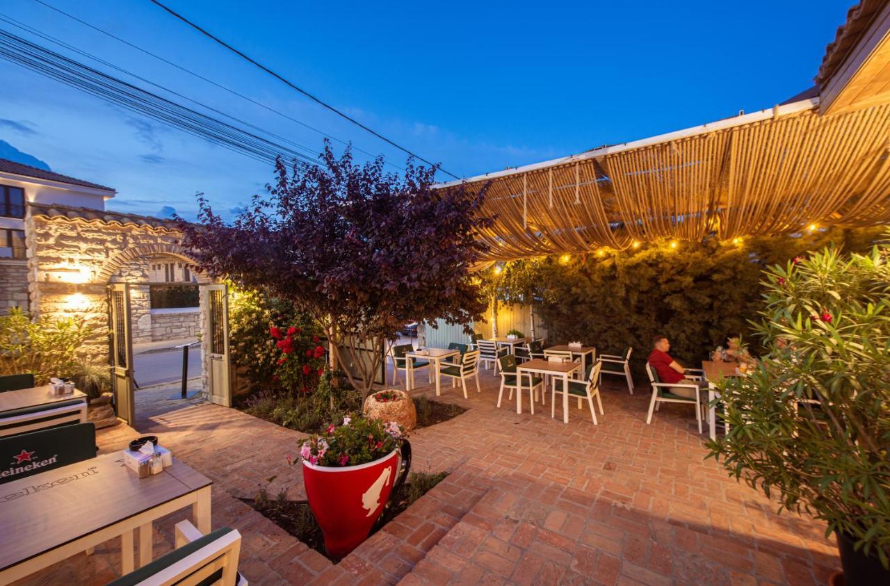 Hotel Artelier Vama Veche Esterno foto